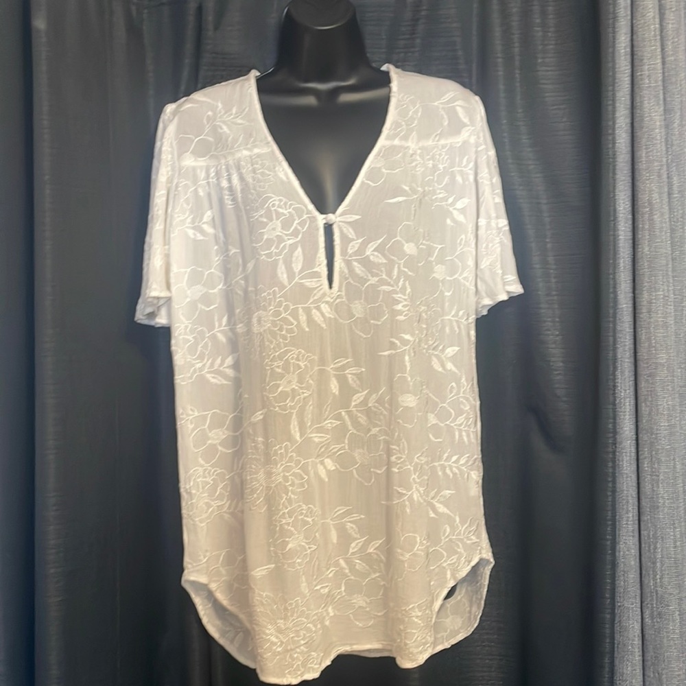 Flynn skye all white with floral pattern